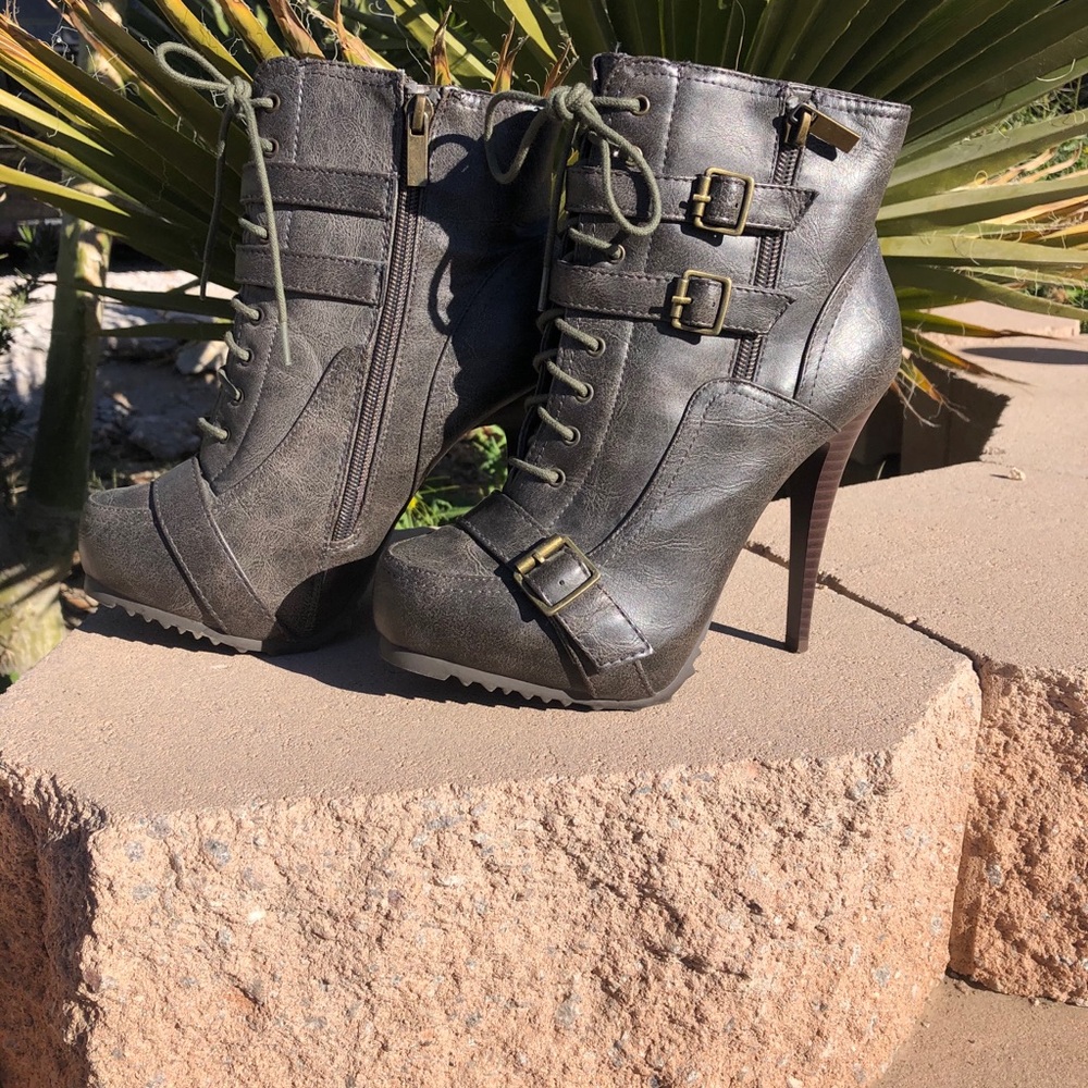 OLIVE GREEN BOOTIES